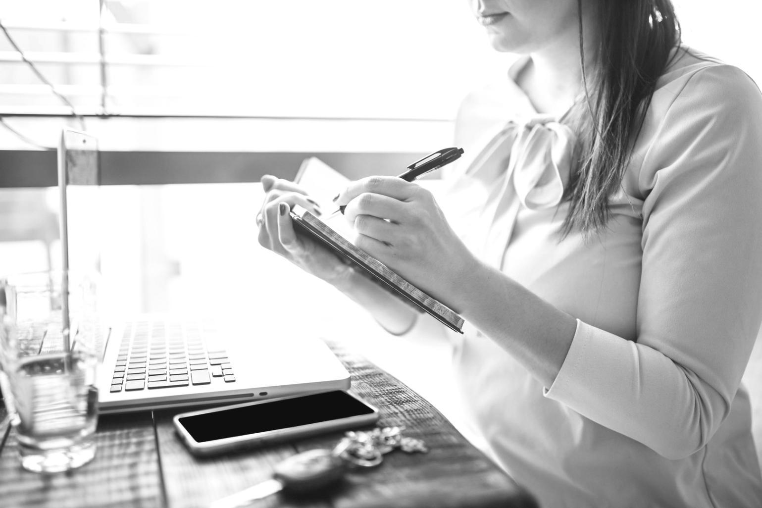 Financial goal setting session with practical examples and real scenarios